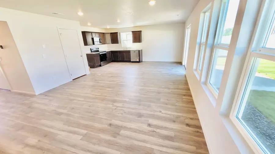 1561 E A St, Deer Park, WA 99006 - #2