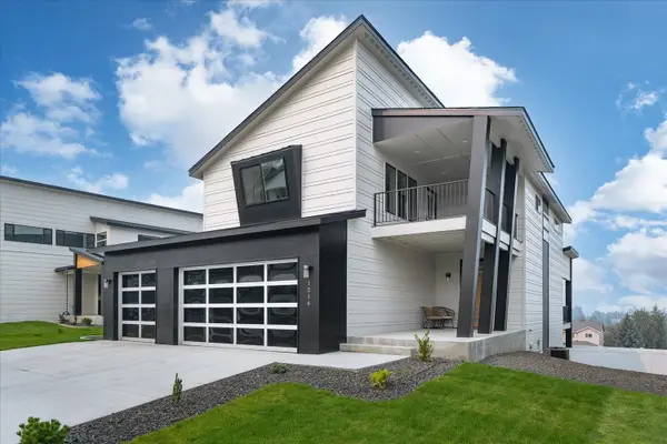 1216 S Greenacres Rd, Greenacres, WA 99016