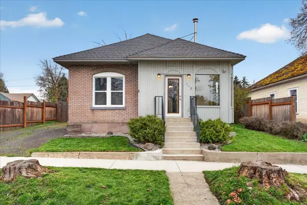 112 N College St, Tekoa, WA 99033