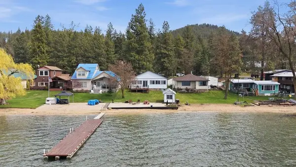 40390 Sunnyside Beach Rd, Loon Lake, WA 99148