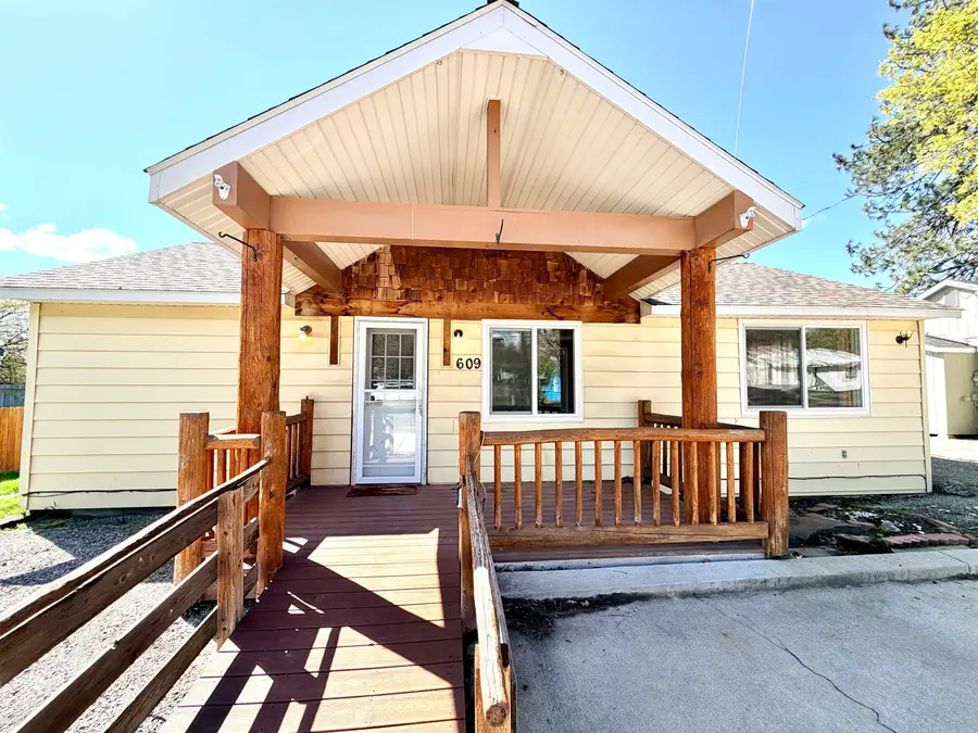 609 N Columbia Ave, Deer Park, WA 99006 - #2