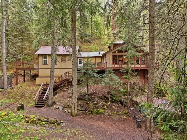 11823 N Honeymoon Bay Rd, Newman Lake, WA 99025