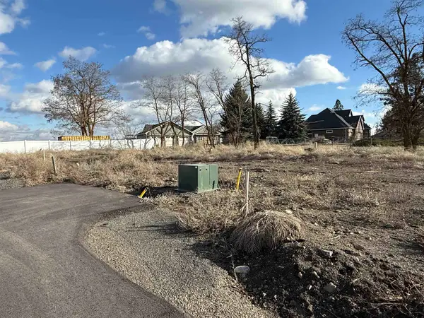 8608 W Panorama Dr, Spokane, WA 99208