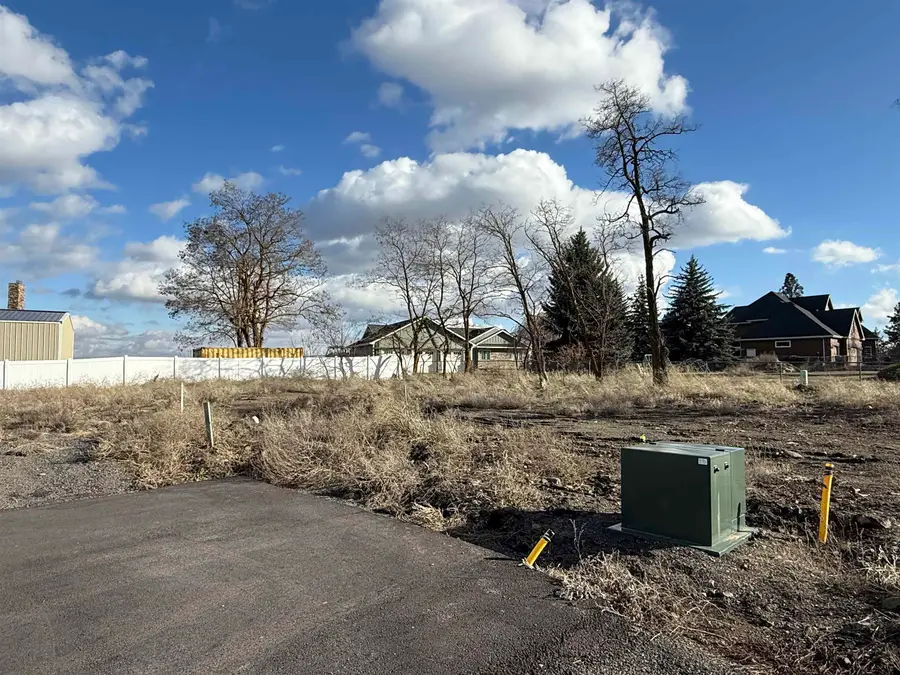 8608 W Panorama Dr, Spokane, WA 99208 - #2