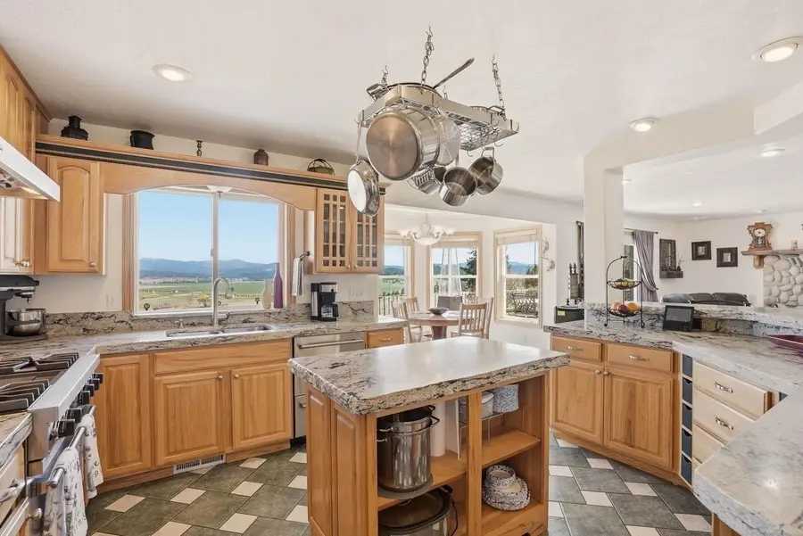 10303 N Stoneman Bluff Ln, Spokane, WA 99217 - #3