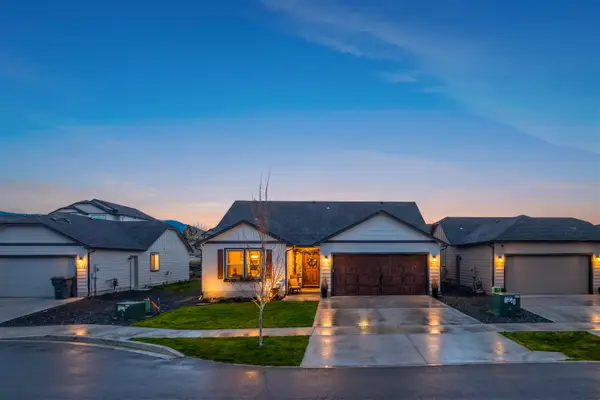 19674 E 3rd Ln, Greenacres, WA 99016