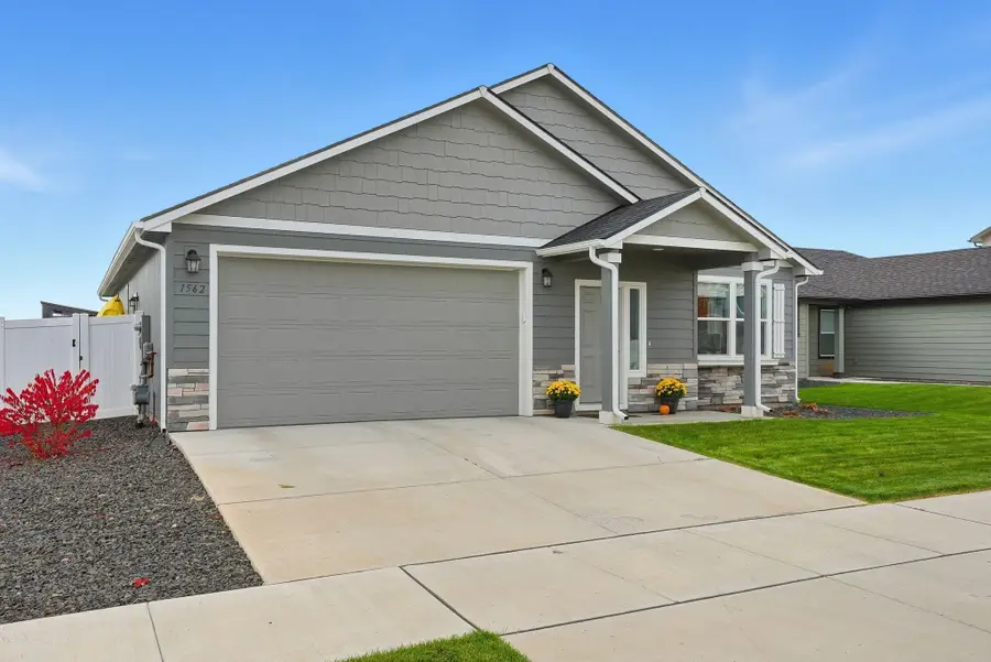 1562 E B St, Deer Park, WA 99006 - #2