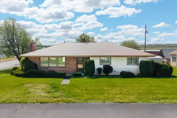 605 W 4th St, Sprague, WA 99032