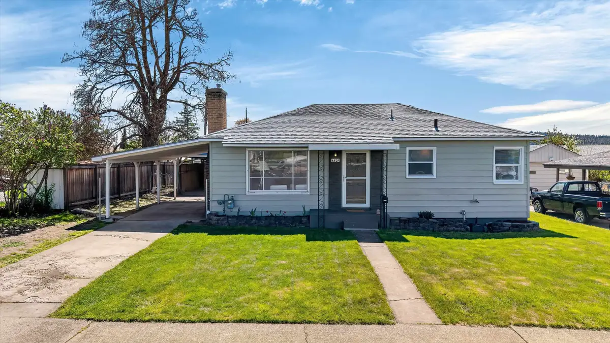 4807 W Hoffman Pl, Spokane, WA 99205 - #1
