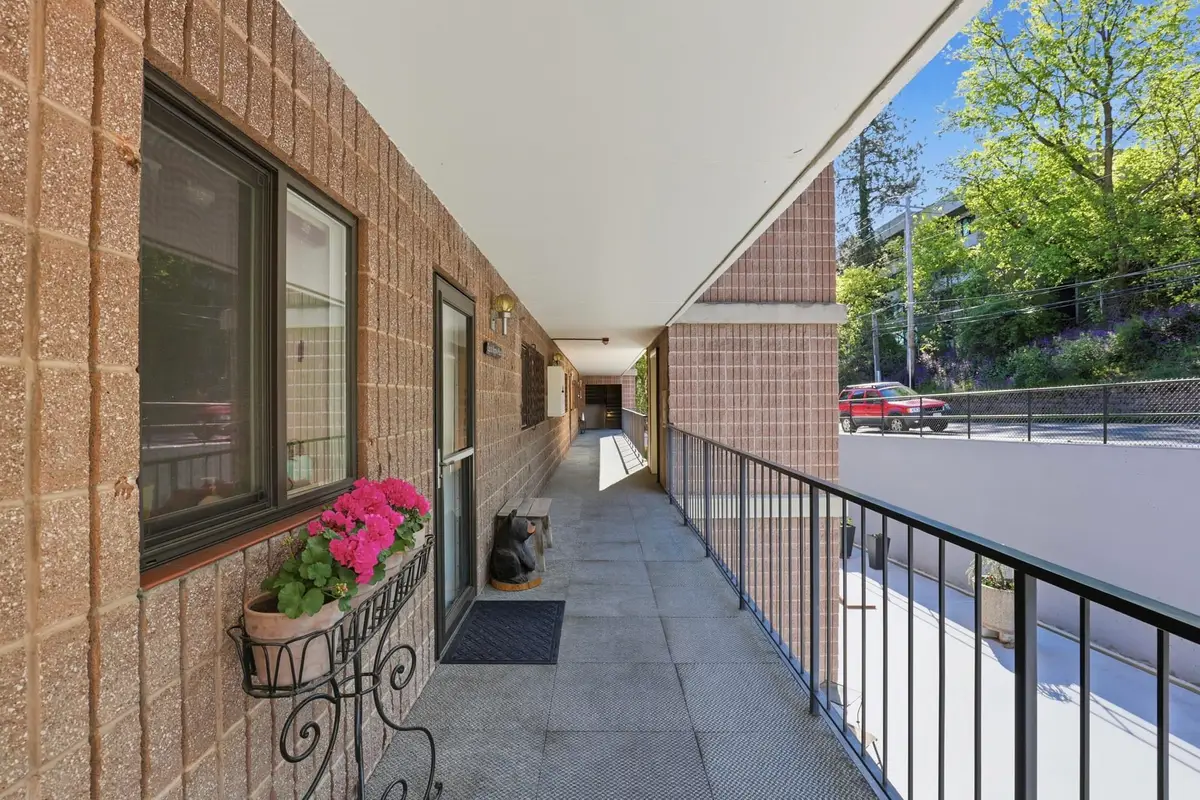 136 E Rockwood Blvd #303, Spokane, WA 99202 - #1
