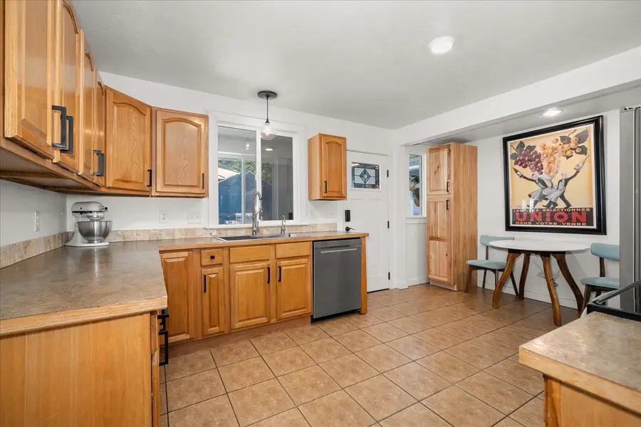1712 E Hartson Ave, Spokane, WA 99202 - #3