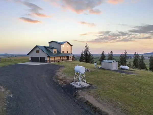 26004 E Horton Rd, Rockford, WA 99030