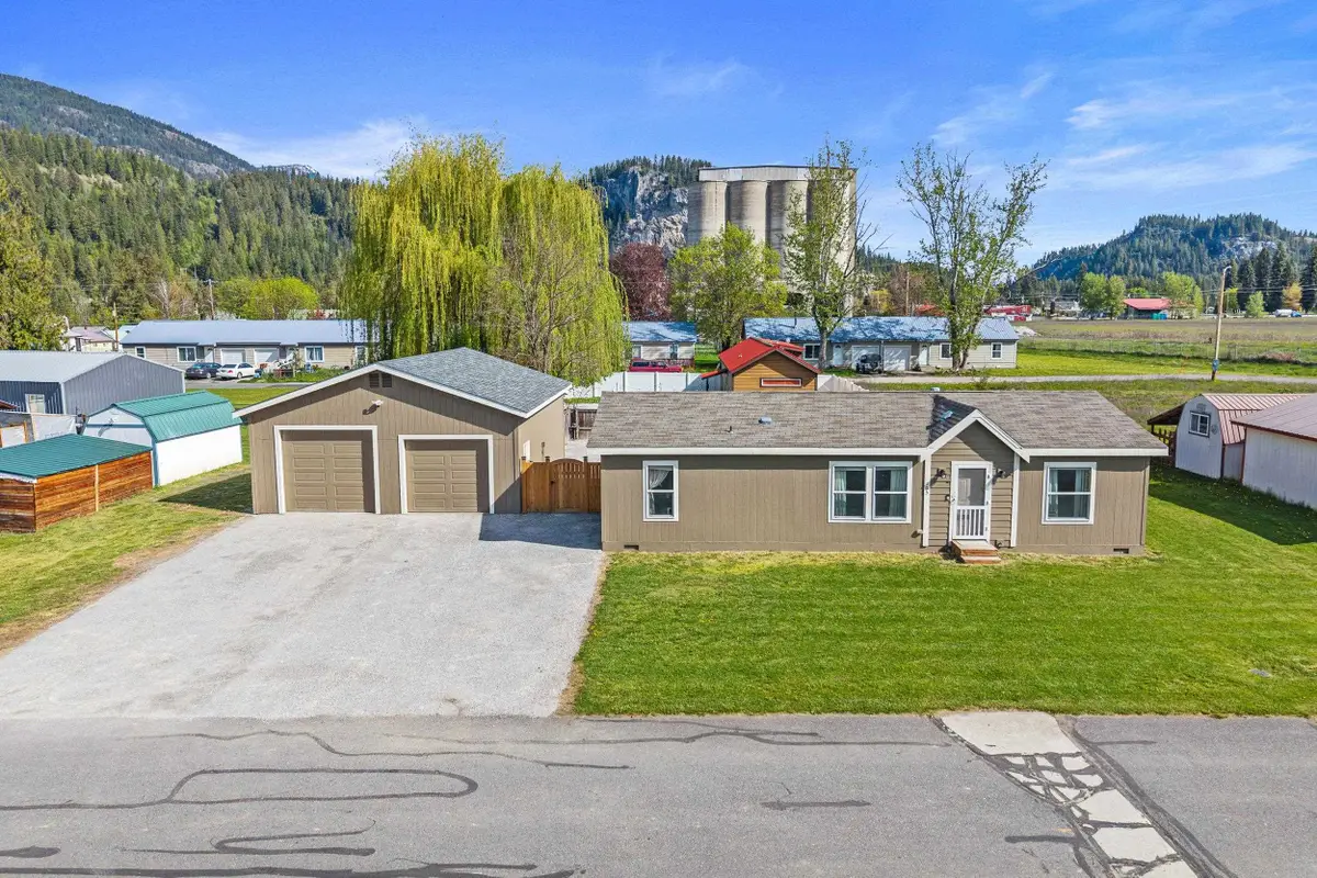 105 B South Ave, Metaline Falls, WA 99153 - #1