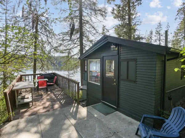 13214 N Peninsula Dr, Newman Lake, WA 99025