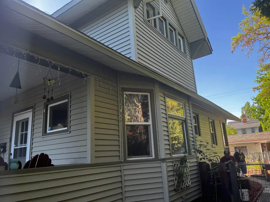 1018 W Grace Ave, Spokane, WA 99205 - #3