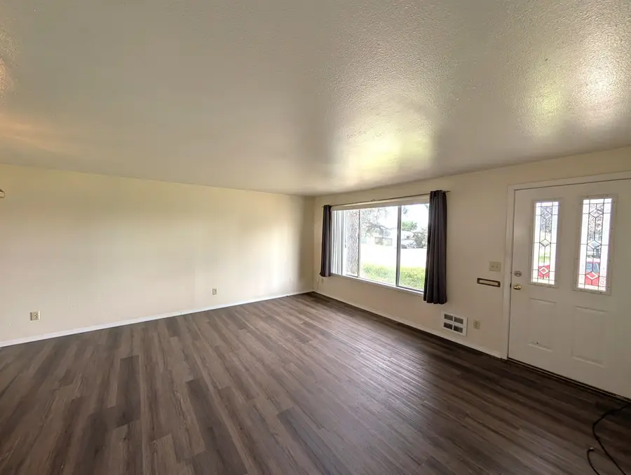 746 Villard St, Cheney, WA 99004 - #3