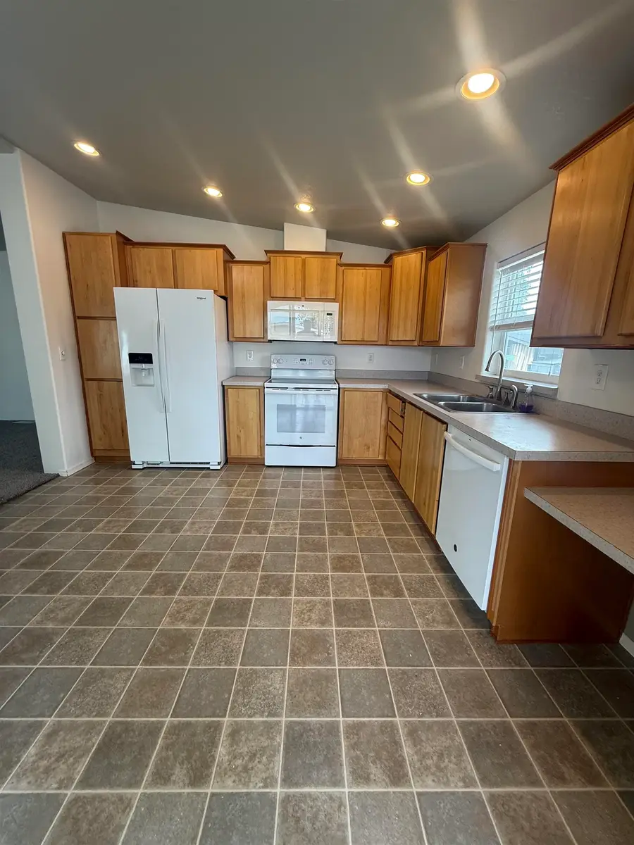 3412 E Valley Forge Ln, Mead, WA 99021 - #3
