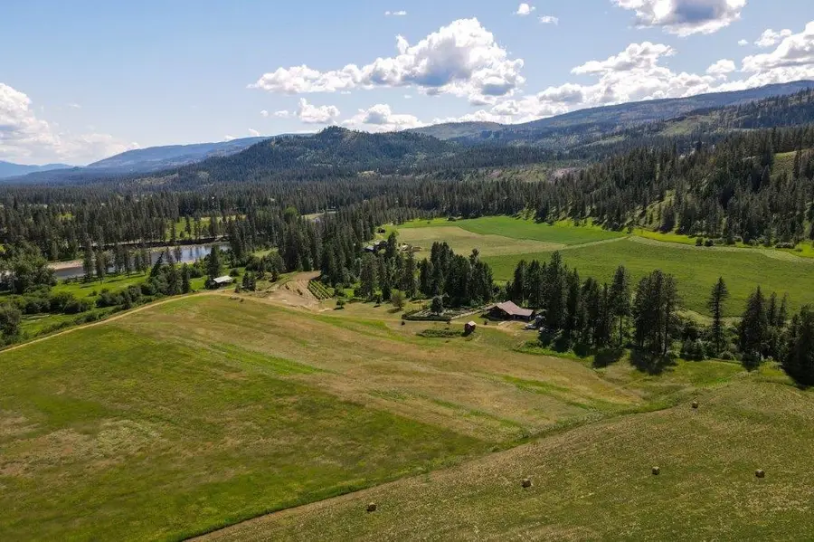2447 Pierre Lake Rd, Kettle Falls, WA 99141 - #2