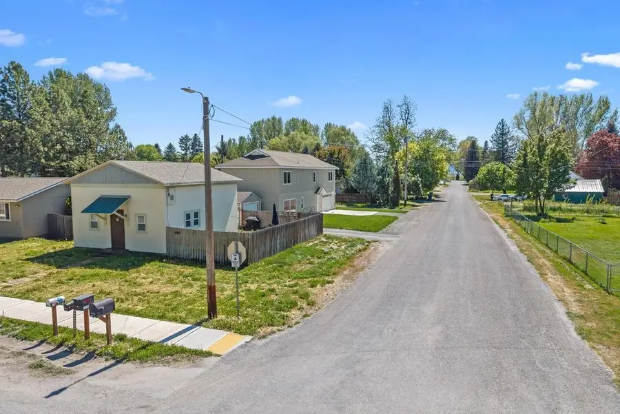 915 W Main St, Chewelah, WA 99109 - #3