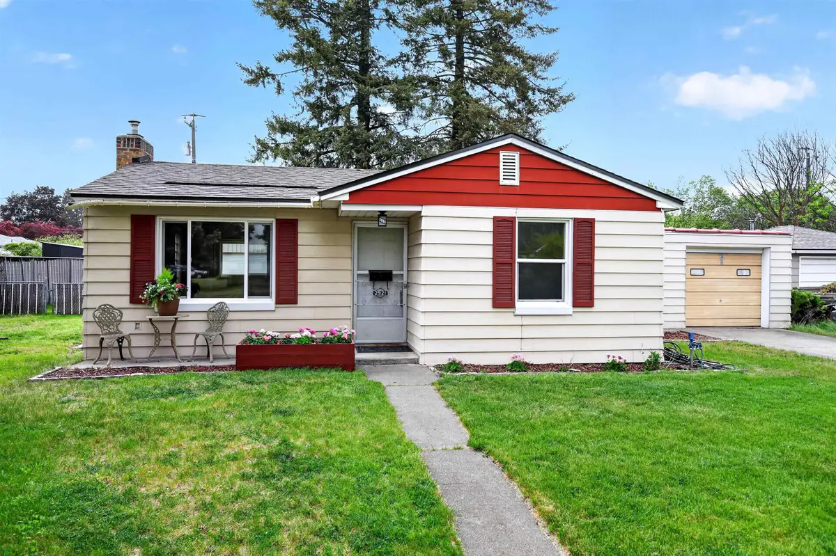 2921 N Locust Rd, Spokane, WA 99206 - #1