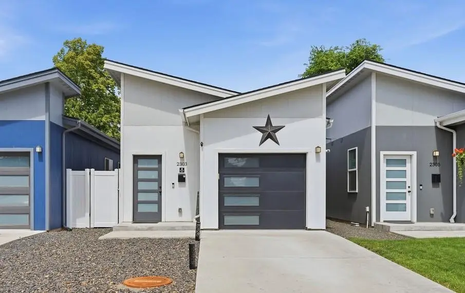 2303 E Longfellow Ave, Spokane, WA 99207 - #1