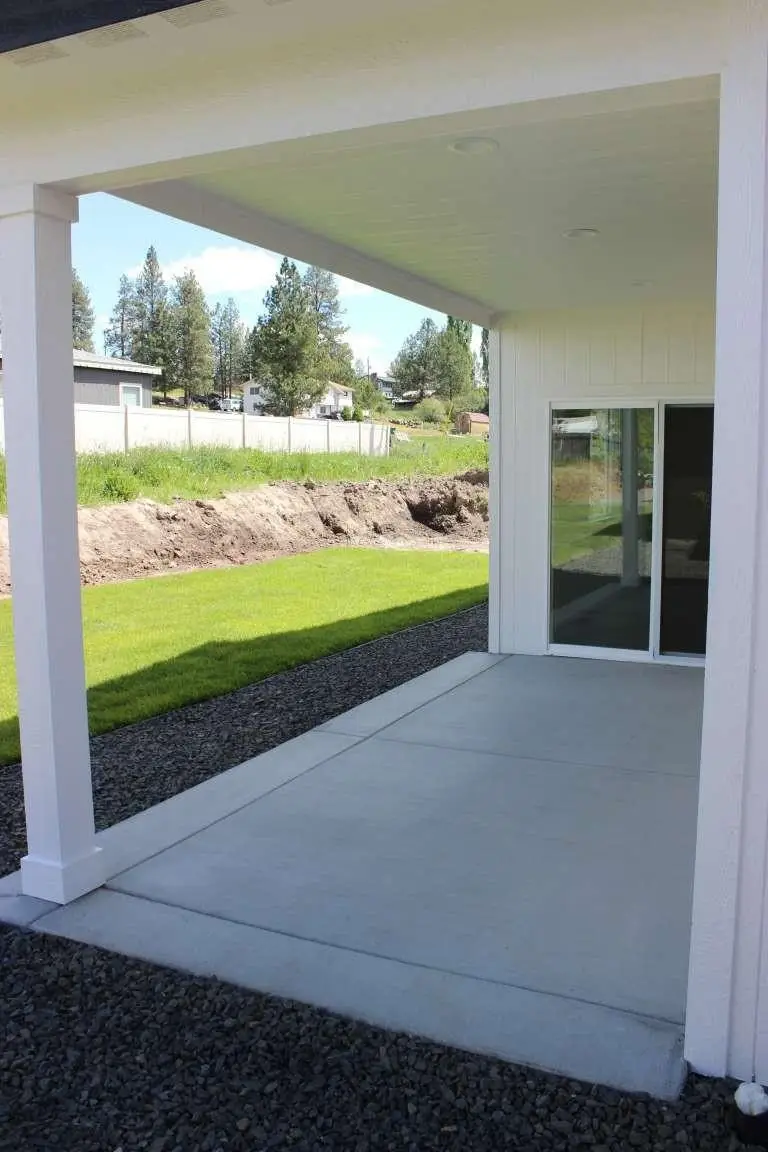 529 S 2nd St, Rockford, WA 99030 - #3