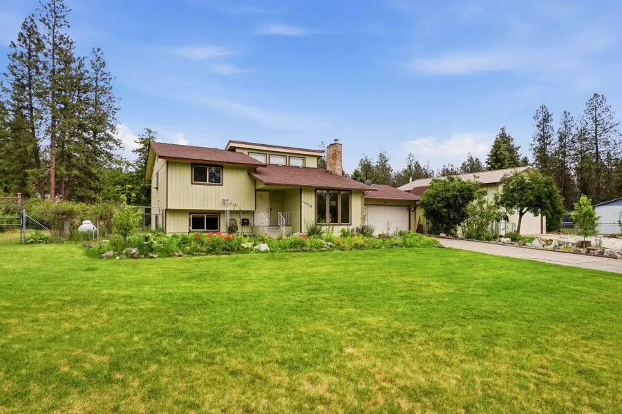 12916 W Sunnyvale Dr, Nine Mile Falls, WA 99026 - #2