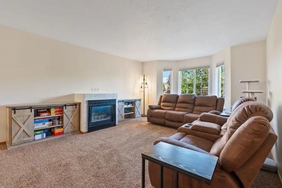 607 W Persimmon Ln, Spokane, WA 99224 - #3