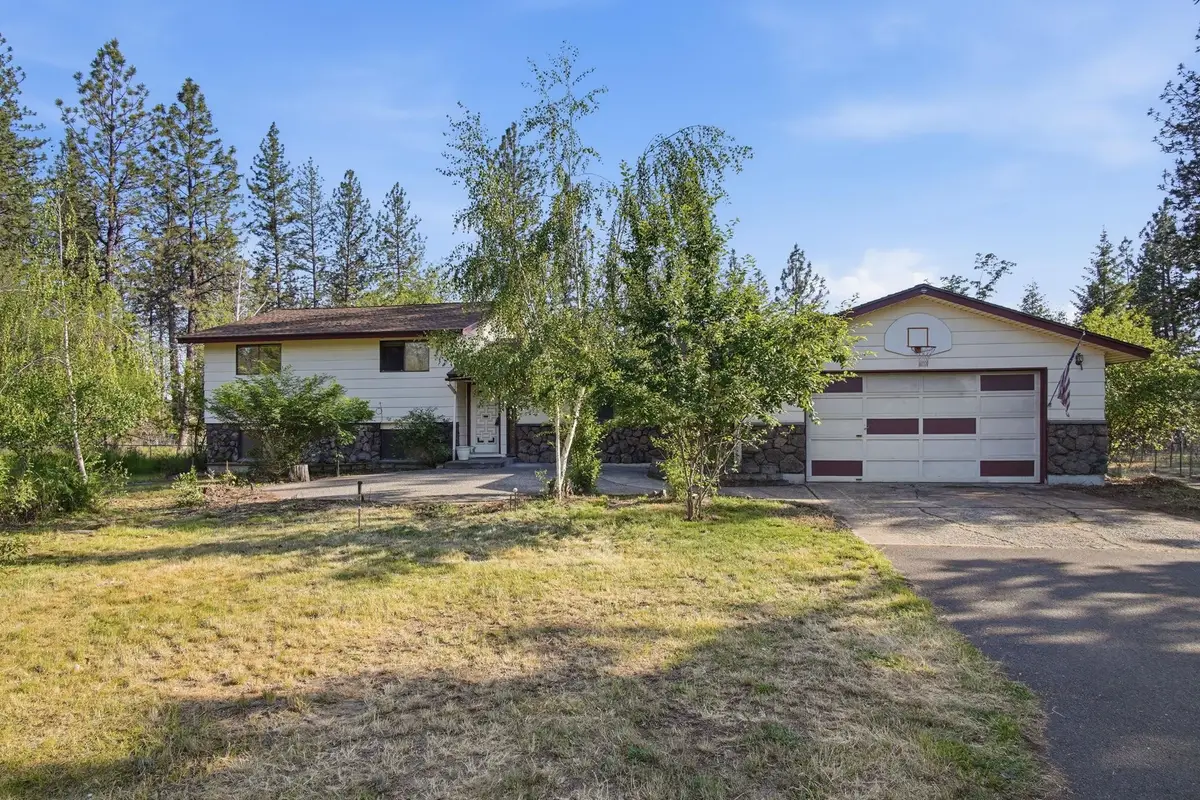 12425 W Meadowview Ln, Nine Mile Falls, WA 99026 - #1