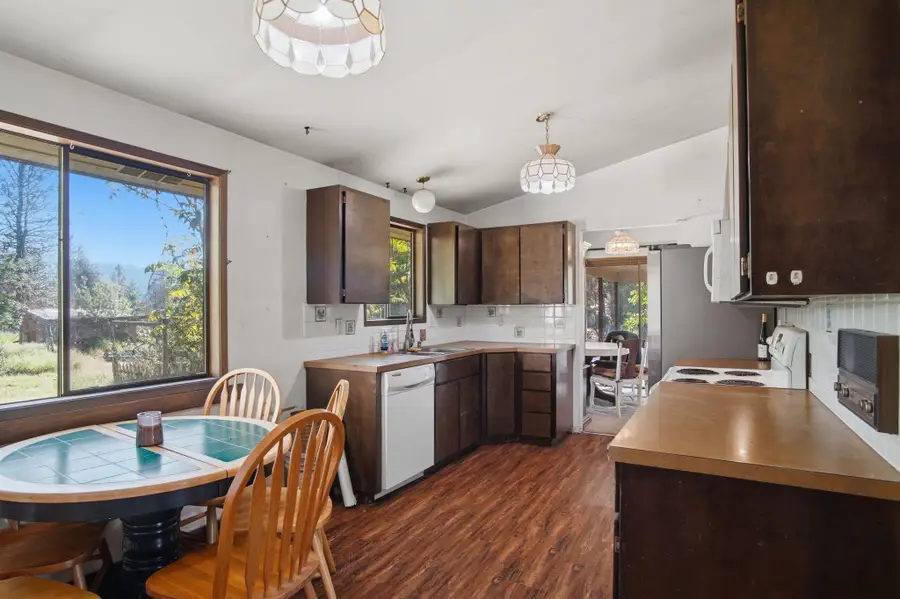 12425 W Meadowview Ln, Nine Mile Falls, WA 99026 - #2