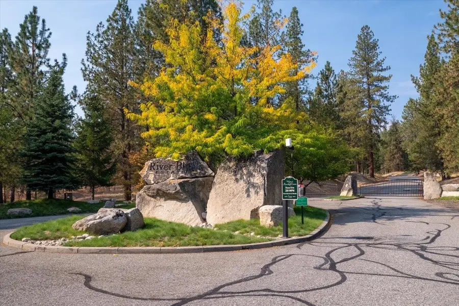 13606 N Riverbluff Ln, Spokane, WA 99208 - #3