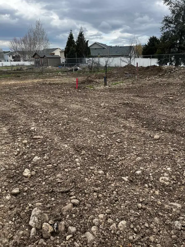 9609,9611,9615 E Upriver Dr, Spokane, WA 99206