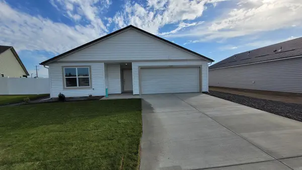 1013 E L St, Deer Park, WA 99006