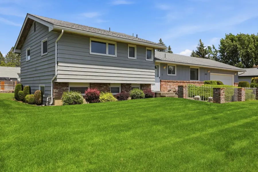10015 E 18th Ave, Spokane Valley, WA 99206 - #2