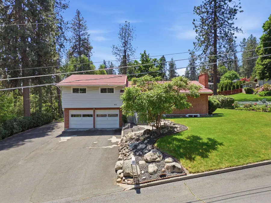 903 W Hawthorne Rd, Spokane, WA 99218 - #2