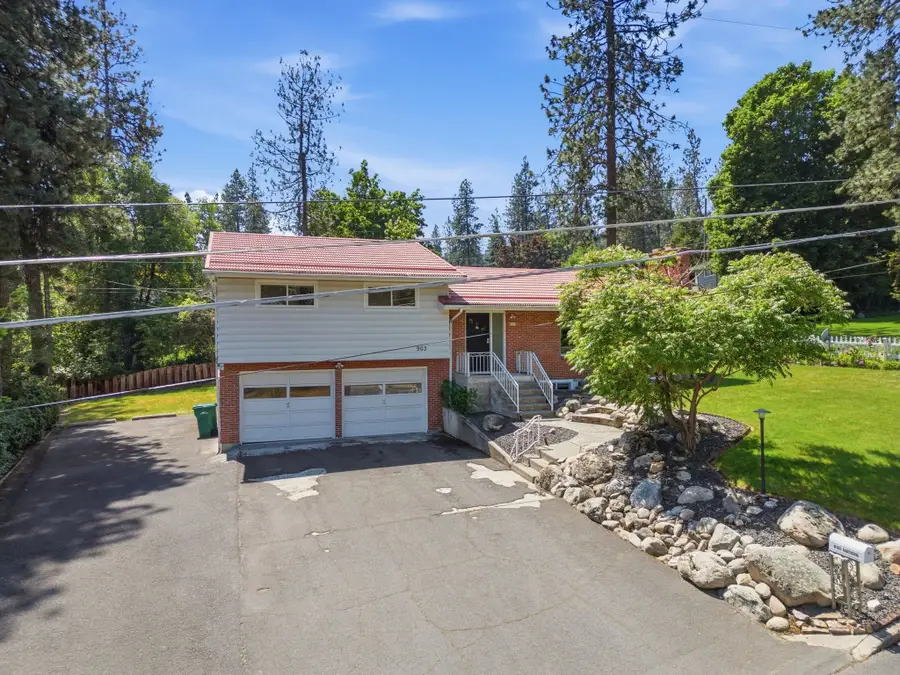 903 W Hawthorne Rd, Spokane, WA 99218 - #3