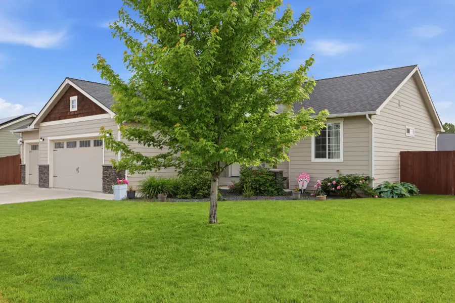 1117 N Main St, Deer Park, WA 99006 - #2