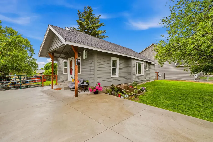 1211 S Fox Rd, Spokane Valley, WA 99206 - #2