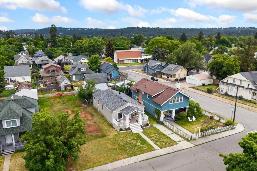 2621 W Sharp Ave Ave, Spokane, WA 99201 - #3