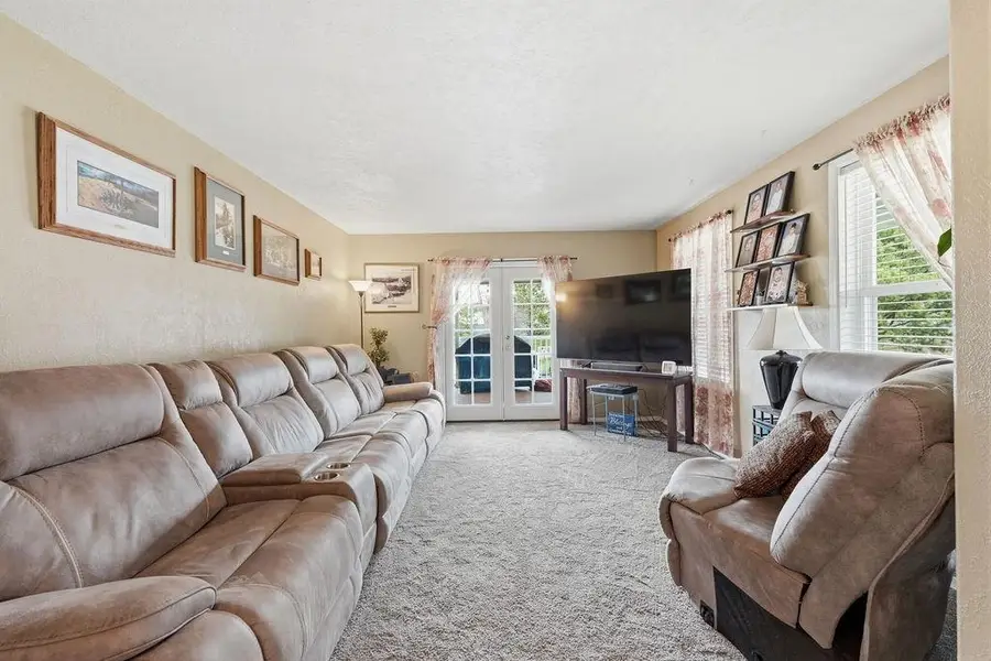 227 E Stringham Rd, Rockford, WA 99030 - #3