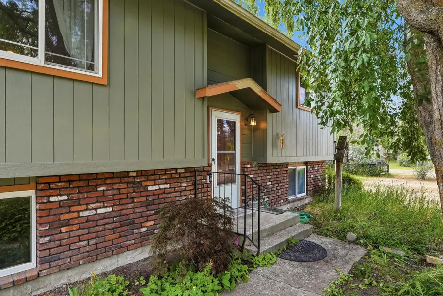 16310 N Suncrest Dr, Nine Mile Falls, WA 99026 - #2
