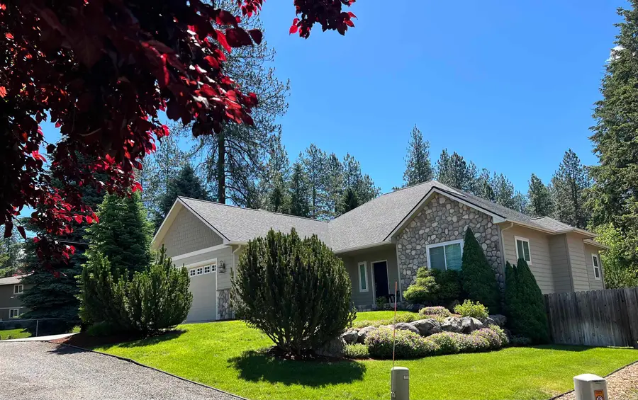 11334 N Whitworth Dr, Spokane, WA 99218 - #3