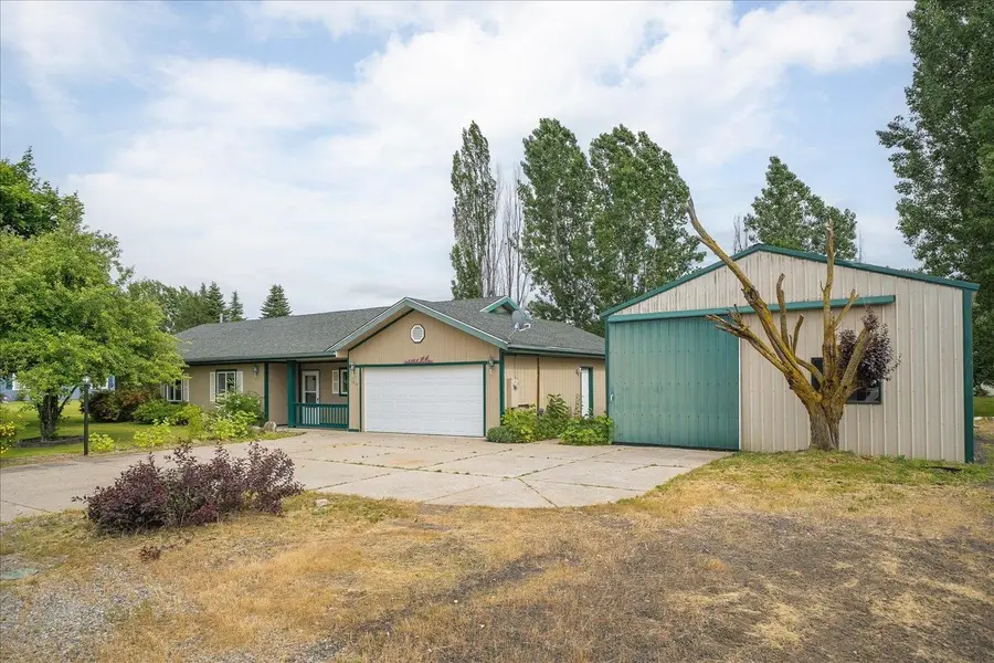1418 E 3rd St, Deer Park, WA 99006 - #2