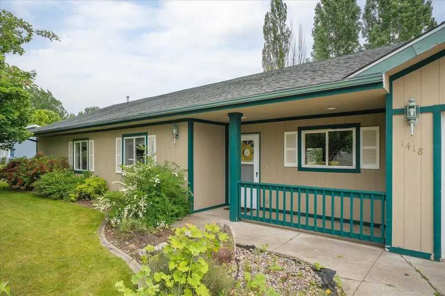 1418 E 3rd St, Deer Park, WA 99006 - #3