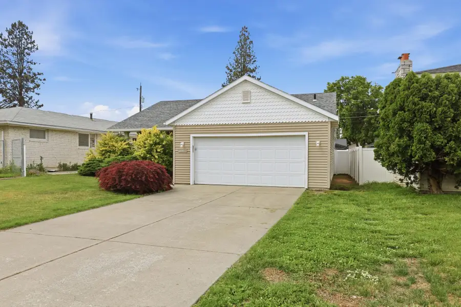 1224 W Rowan Ave, Spokane, WA 99205 - #2