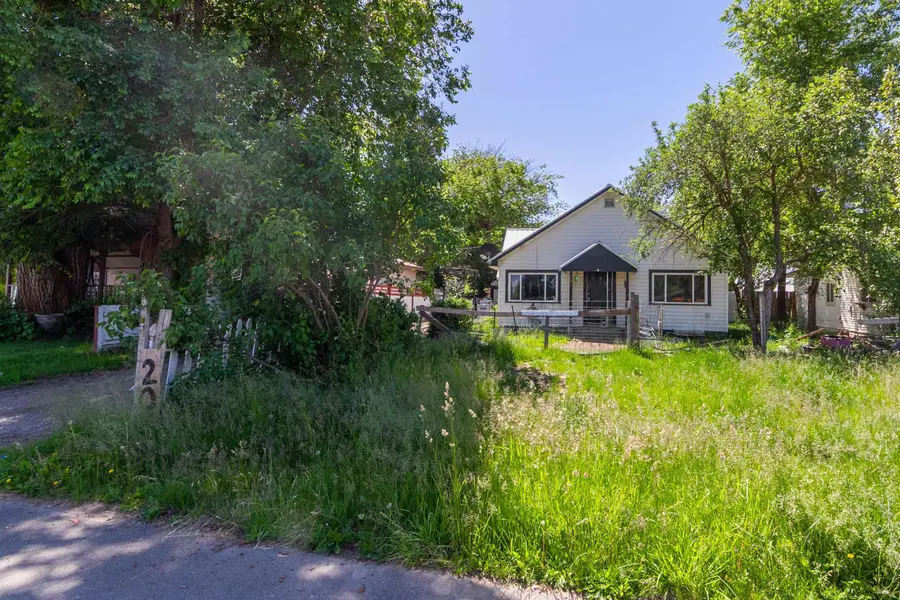 205 W Crawford Ave, Deer Park, WA 99006 - #2