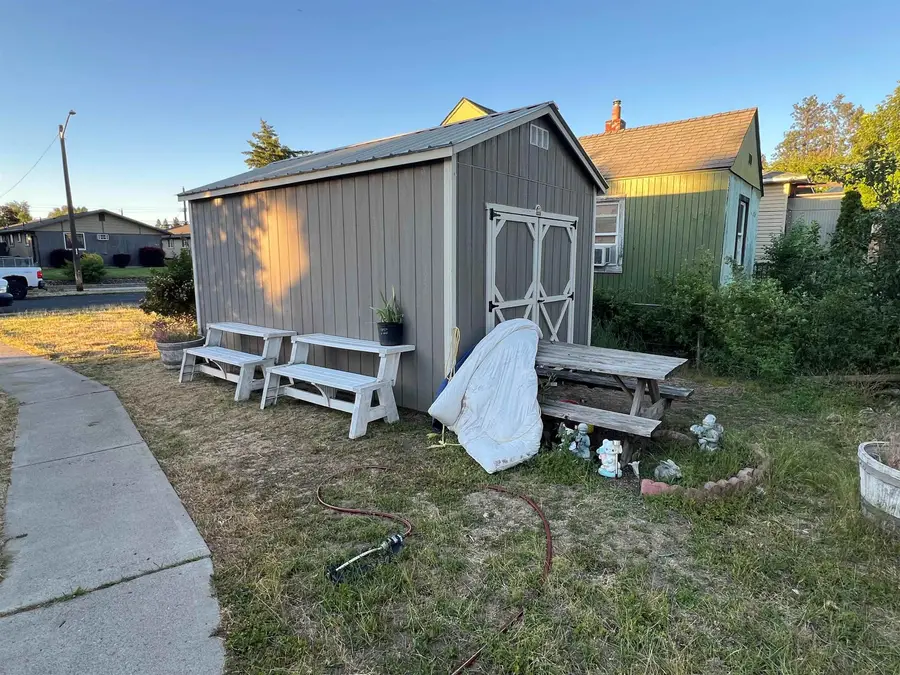 628 E Sanson Ave, Spokane, WA 99207 - #2