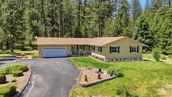 28205 Bear Lake Rd, Chattaroy, WA 99003