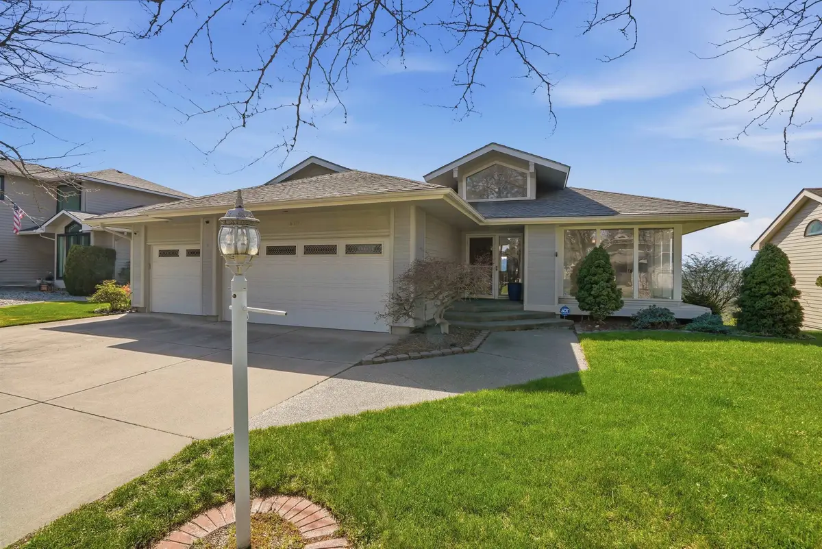 6407 N Park View Ln, Spokane, WA 99205 - #1