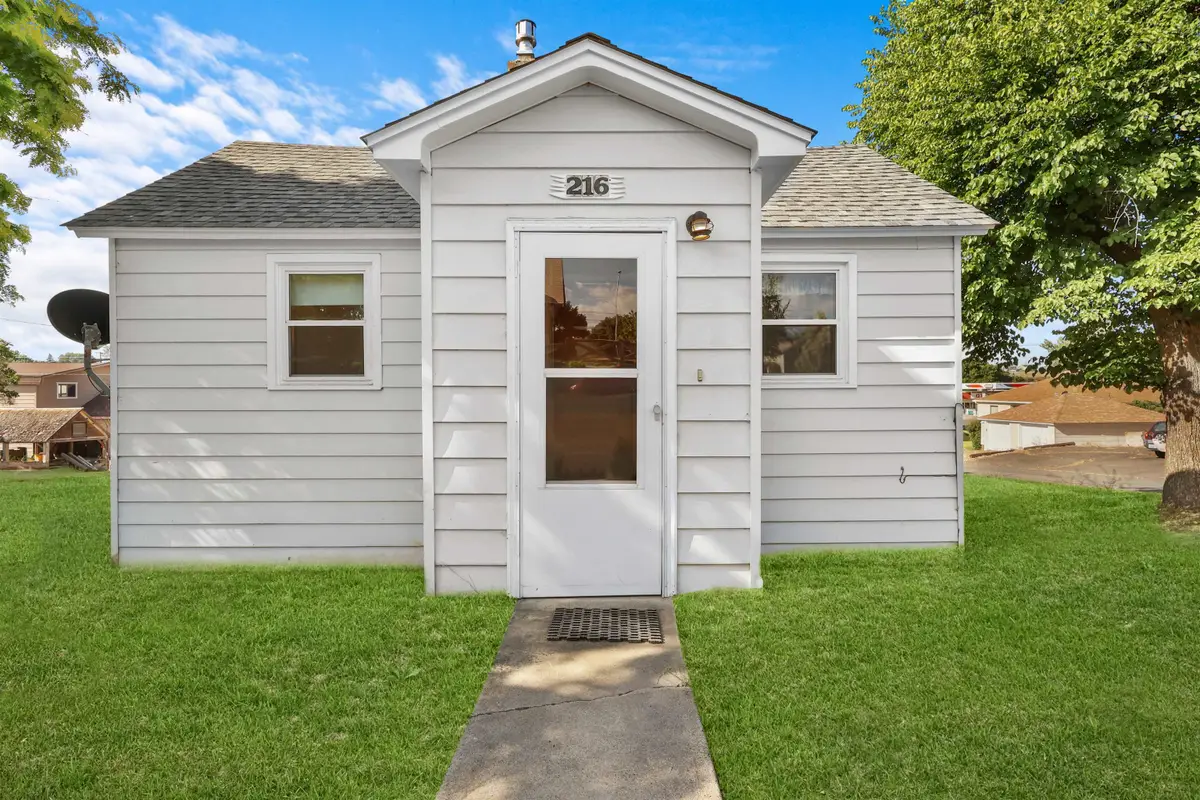 216 W Cole Ave, Wilbur, WA 99185 - #1